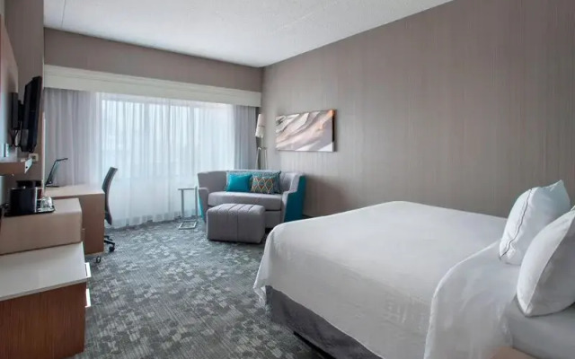 Courtyard Newark Elizabeth