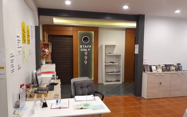 Lanta Hostel - Adults Only