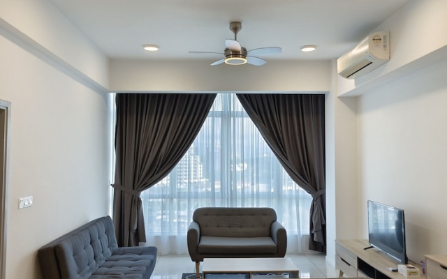 Whitehouse at Sutera Avenue