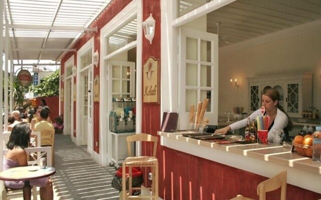 Zefiros Traditional Hotel