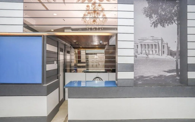 Town Hall Hotel by OYO Rooms