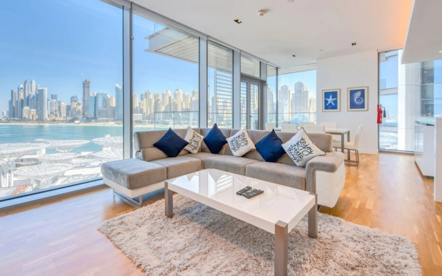 Beautiful Large 3 B/R Apt in BlueWaters Island