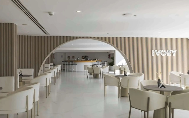 Posh Club by SUNRISE White Hills
