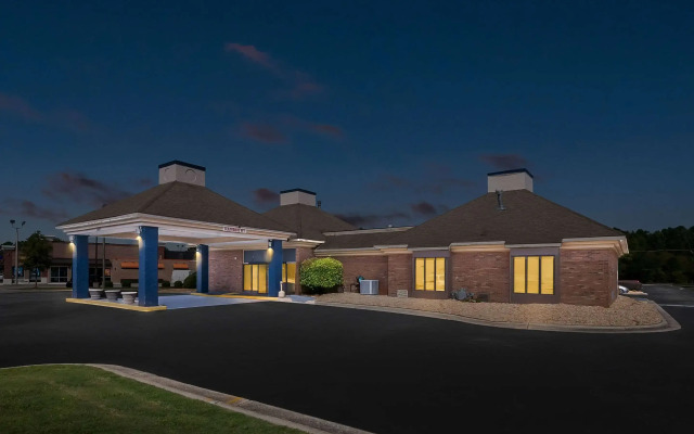 Quality Inn & Suites Fayetteville I-95