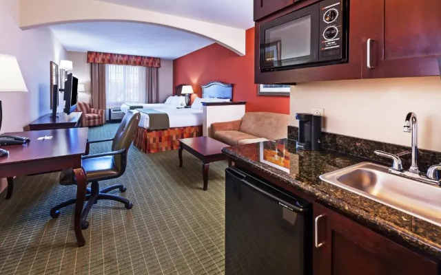 Holiday Inn Express and Suites Henderson by IHG