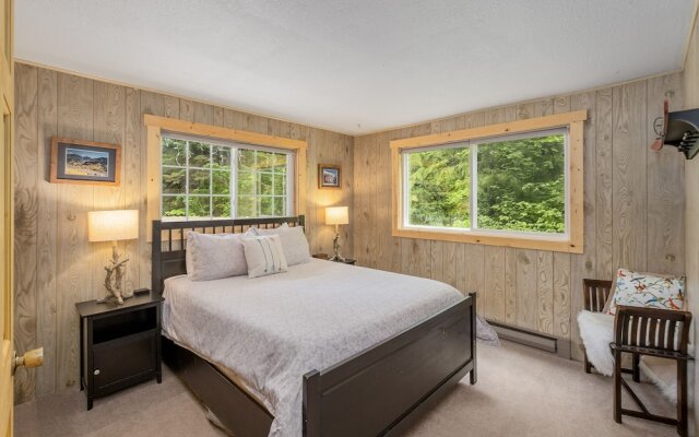 Chiwawa River Chalet 3 Bedroom Home by NW Comfy Cabins by RedAwning