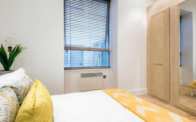 Stylish Hyde Park Apartment