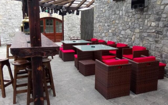 Brogans Bar & Guesthouse
