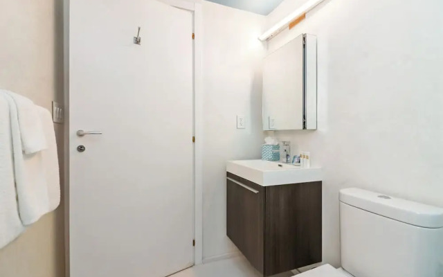 Roami at 250 Collins