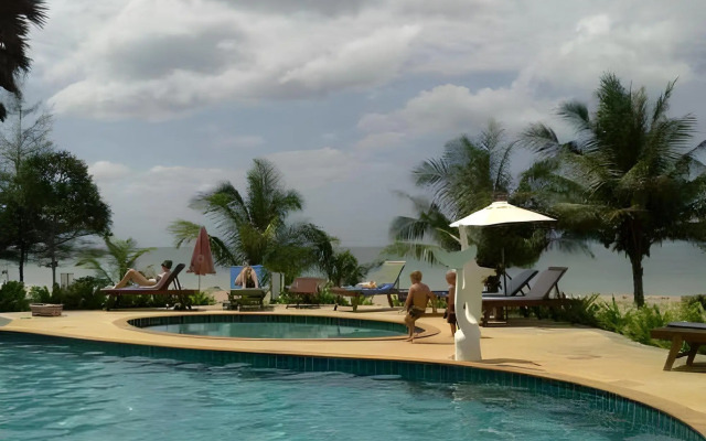 Good Days Lanta Beach Resort