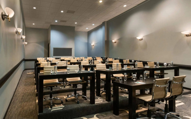 Holiday Inn Select North Dallas