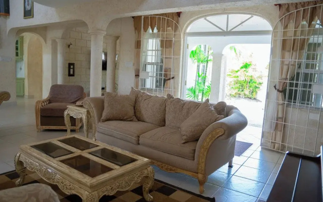 Marzalea 3 bd Villa by Zenbreak