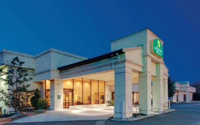 La Quinta Inn & Suites by Wyndham Fairfield NJ