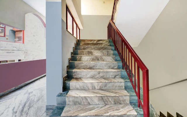 OYO 15837 Hotel Rvee's Regency