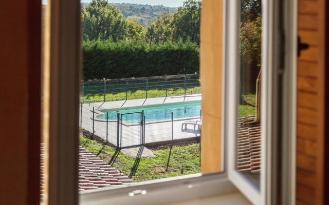 Luxury Holiday Home in Prats-du-périgord With Swimming Pool