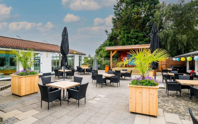 Ocean Dreams Chalet in Oostkapelle With Pool