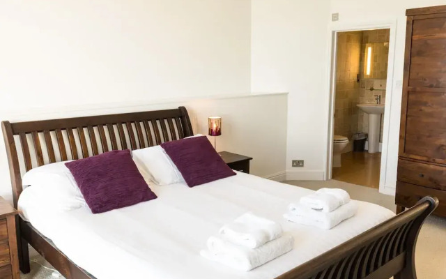 Waters Edge Apartment at Beach House