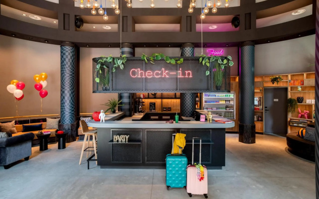 Moxy the Hague
