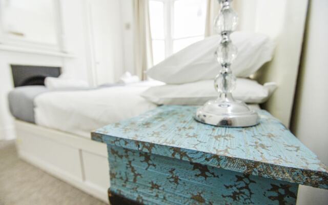 Pebble Cottage by Brighton Holiday Lets
