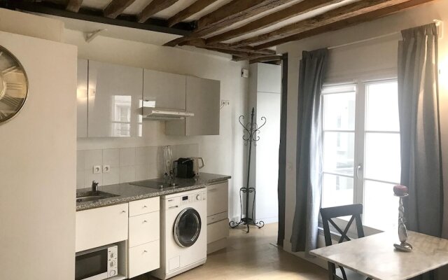 Apartment with One Bedroom in Paris, with Wifi