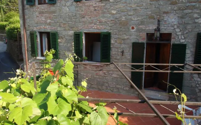 Graziosa Villetta In Pietra In Antico Paesino Toscano