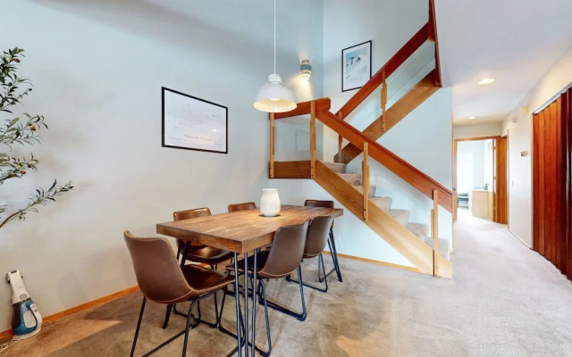 Snowcreek Iv #594 3 Bedroom Condo