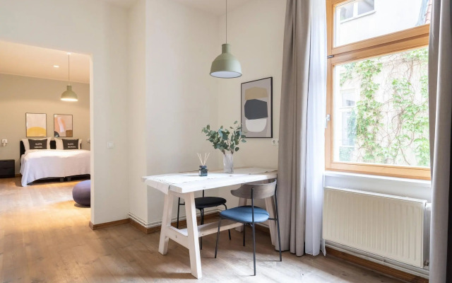 Schoenhouse Avenue by Limehome
