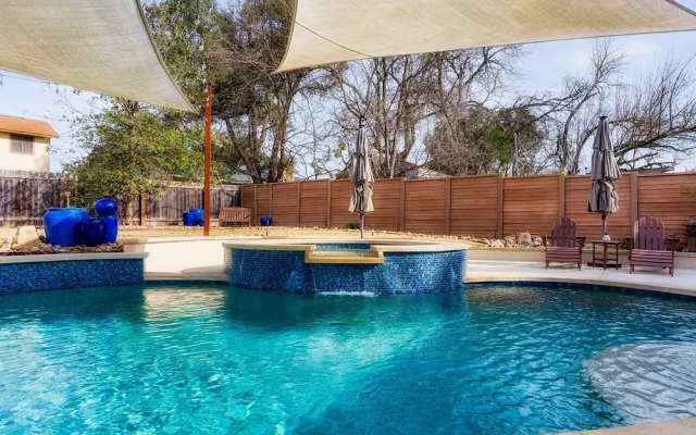 Luxury 5-Bedroom Stay W Pool Spa  Grill
