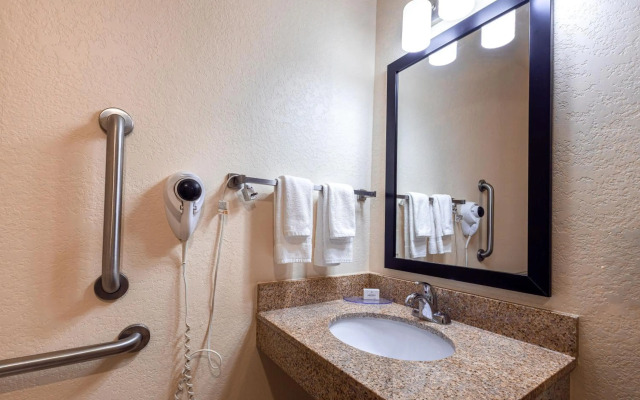 Cobblestone Inn & Suites – Big Lake