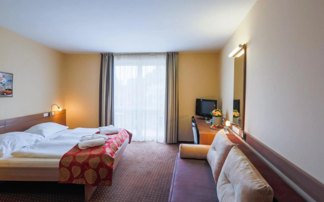 CE Plaza Hotel