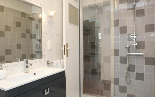 Comfortable and Central Apartment Cascais