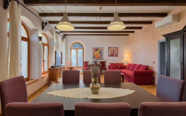 Holiday House in Pula 30 m From the sea