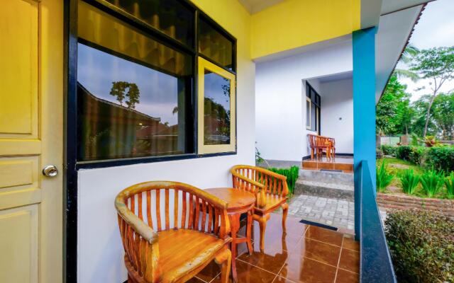 OYO 1835 Surya Mandalika Hotel