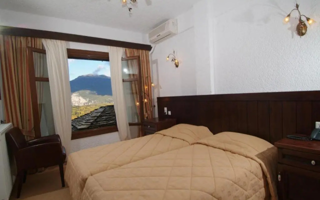 Taxiarches Hotel