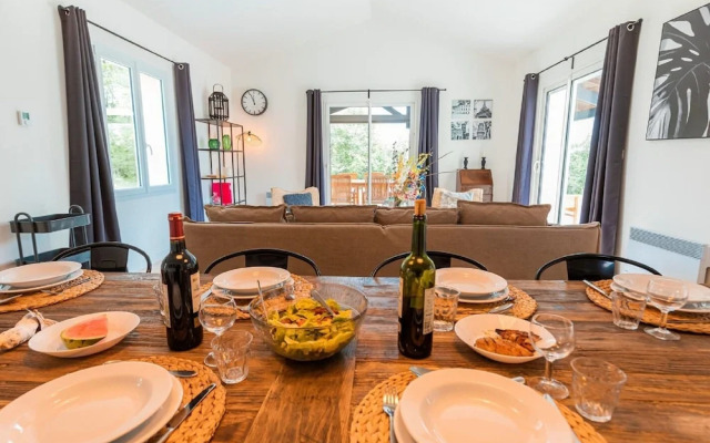 Modern Villa With Large Garden