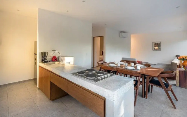 2 BR Great Located Natural Lightning