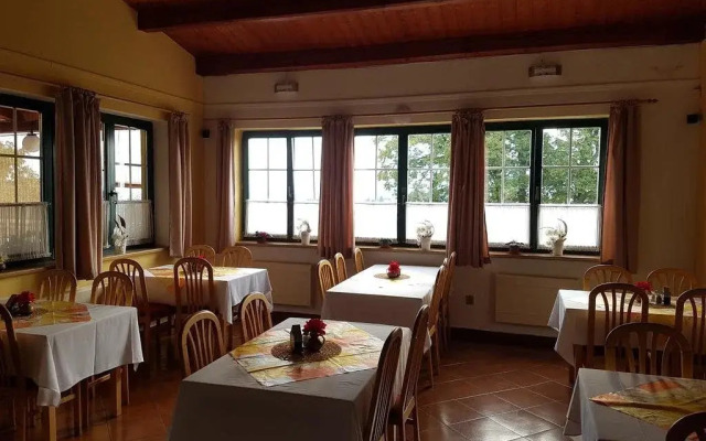 Restaurant a Pension u Hradu