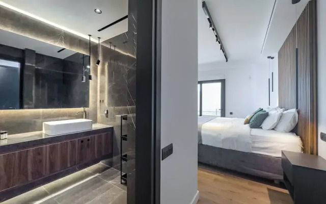 Phaedrus Living Apollo Skyview Penthouse