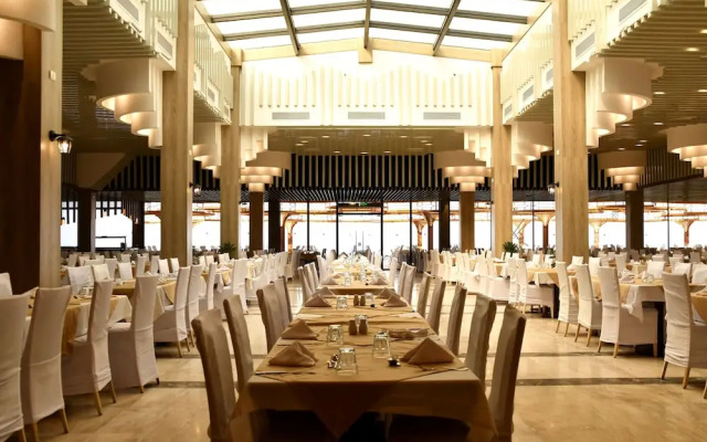 Sirena Beach Resort  Spa