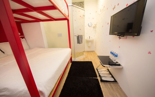 SleepBox Hotel - Ximen