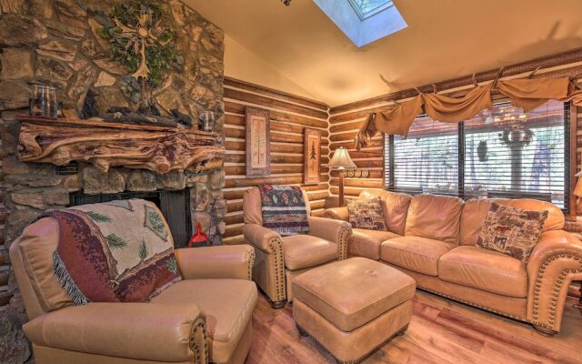 Family & Dog Friendly: Rustic Lakeside Cabin