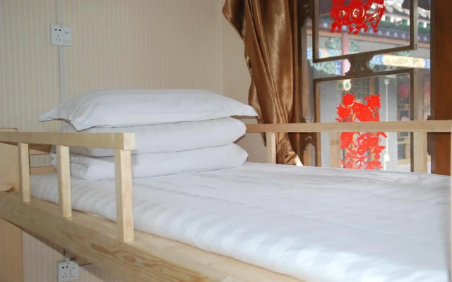 A Piece of Red Cloth Youth Hostel