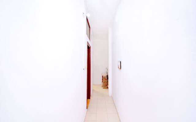 White House Continental by OYO Rooms