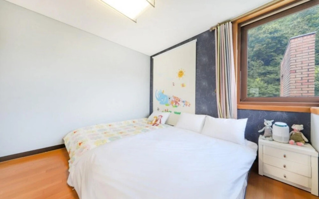 Yangpyeong Weekly Kids Pool Villa