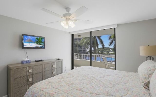 Ideal Beachfront Condo With Pool and two Balconies