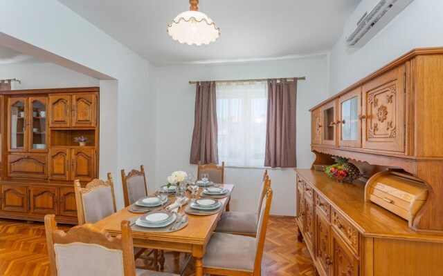 Stunning Apartment in Malinska With Wifi and 2 Bedrooms