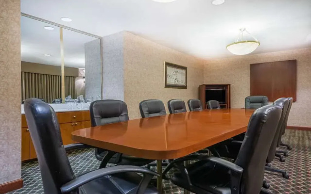 Baymont Inn Suites Indianapolis Airport