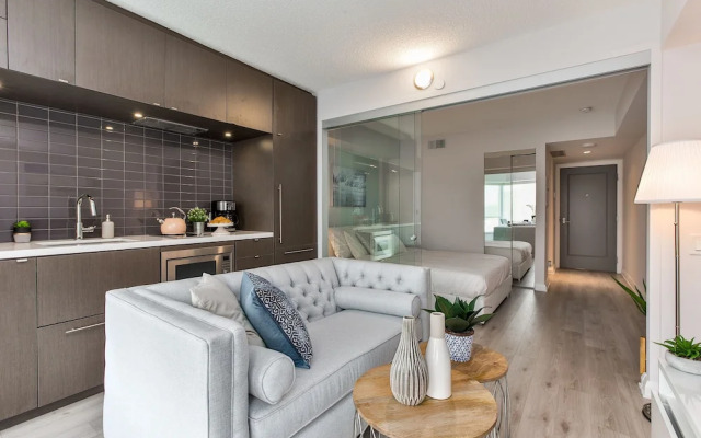 QuickStay - Class in Yorkville (Yonge & Bloor)