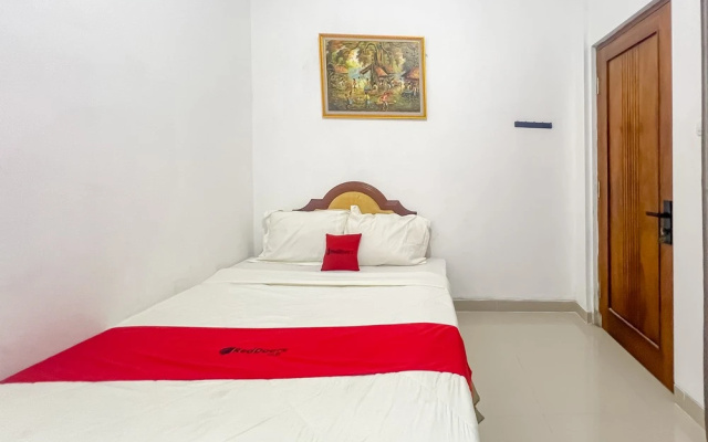 RedDoorz @ Dimens House Sragen – Guest Rooms – Sragen