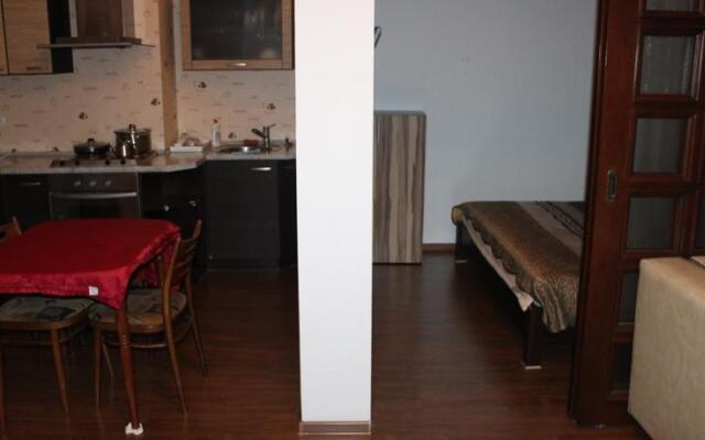 Houseroom H
